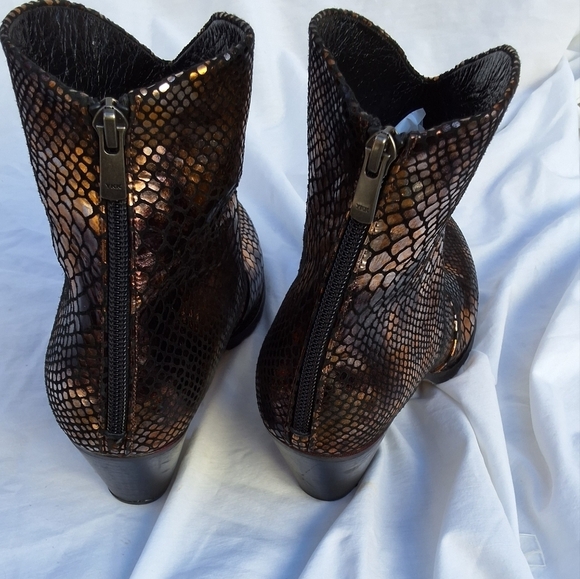Artemis metallic leather reptile pattern ankle boots 41/10 - Picture 16 of 16